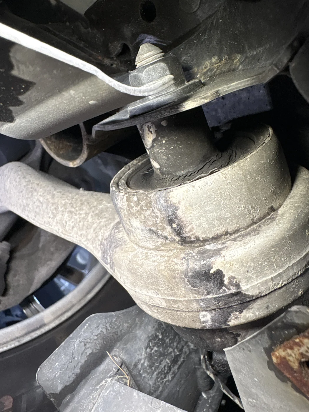Inspecting suspension bushes