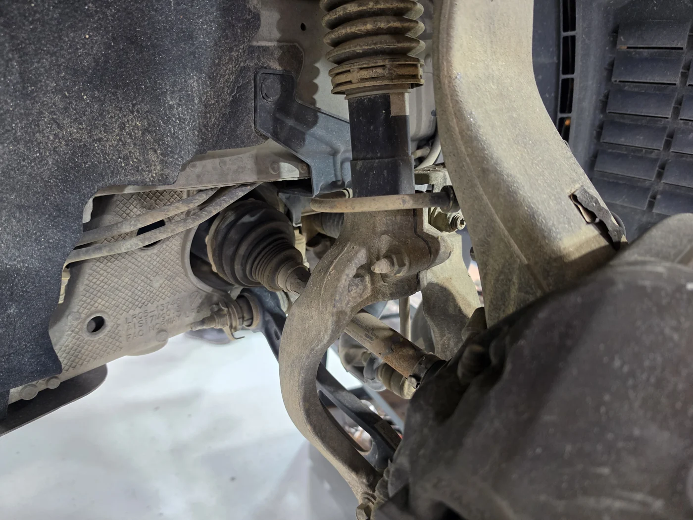 Lower connection during removal