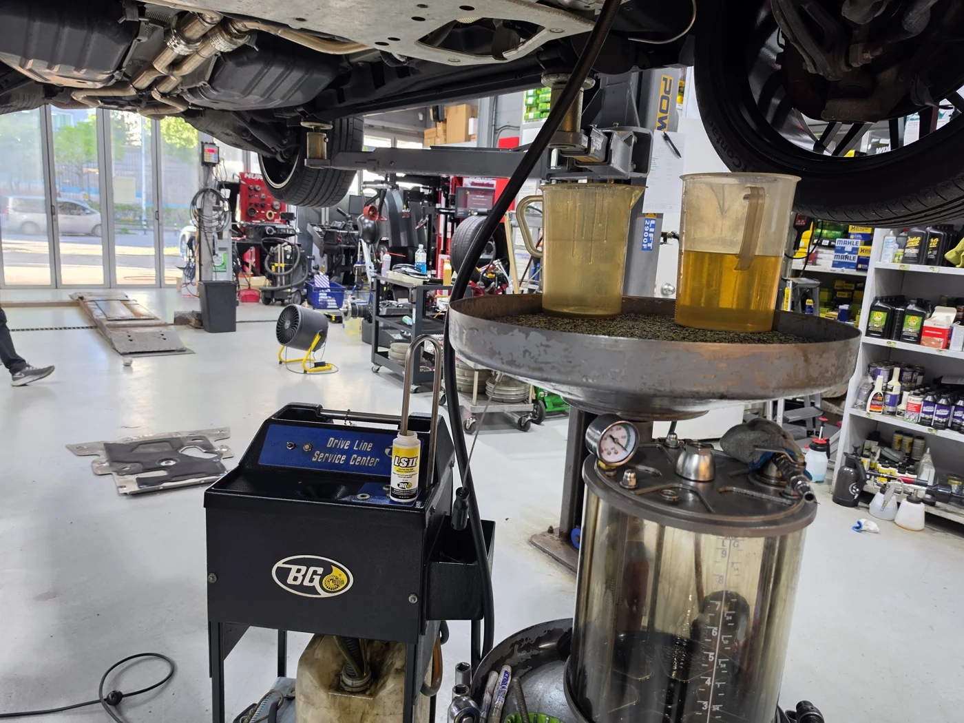 Drivetrain oil service with BG equipment connected