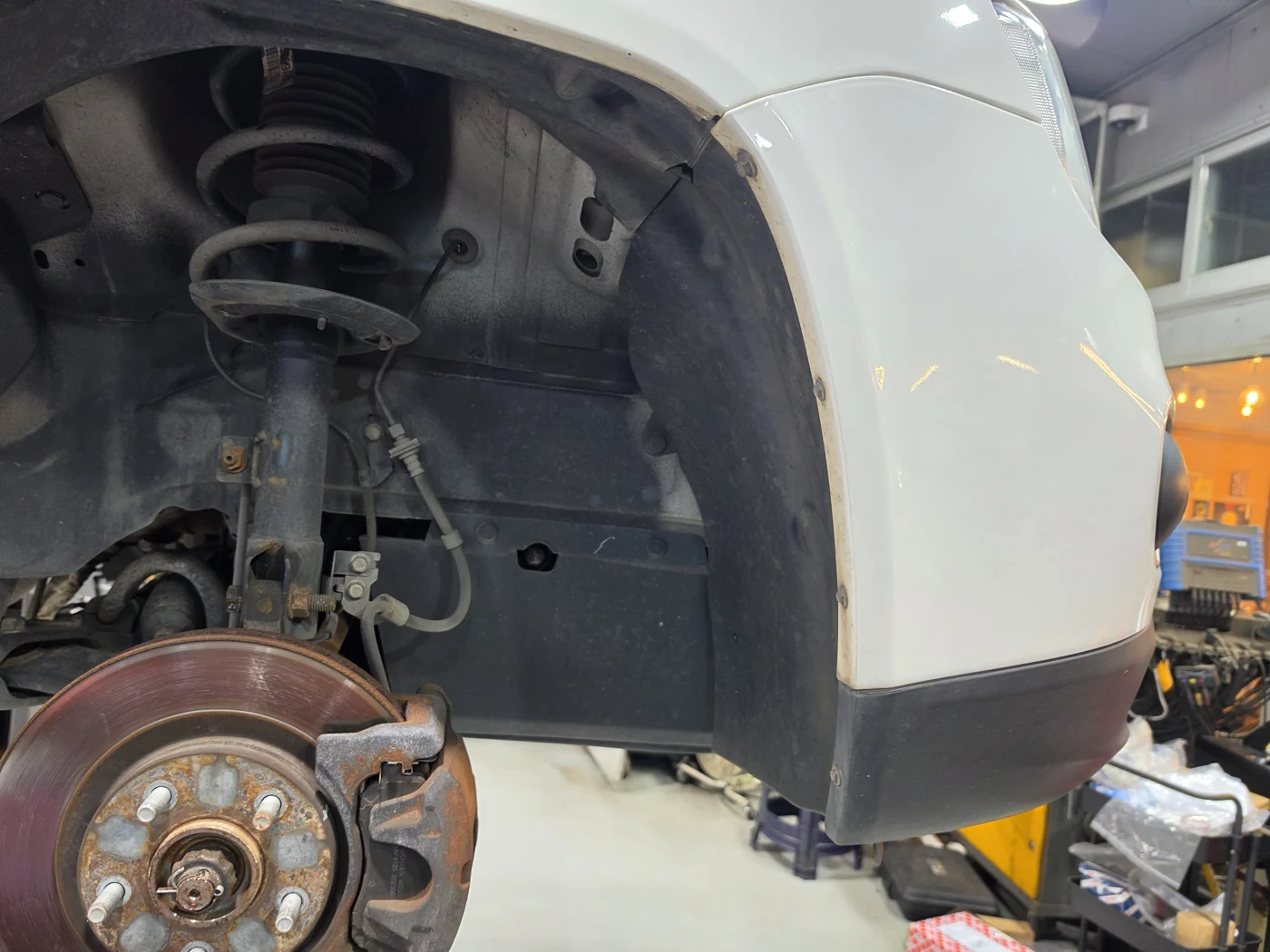 Access through the wheel housing