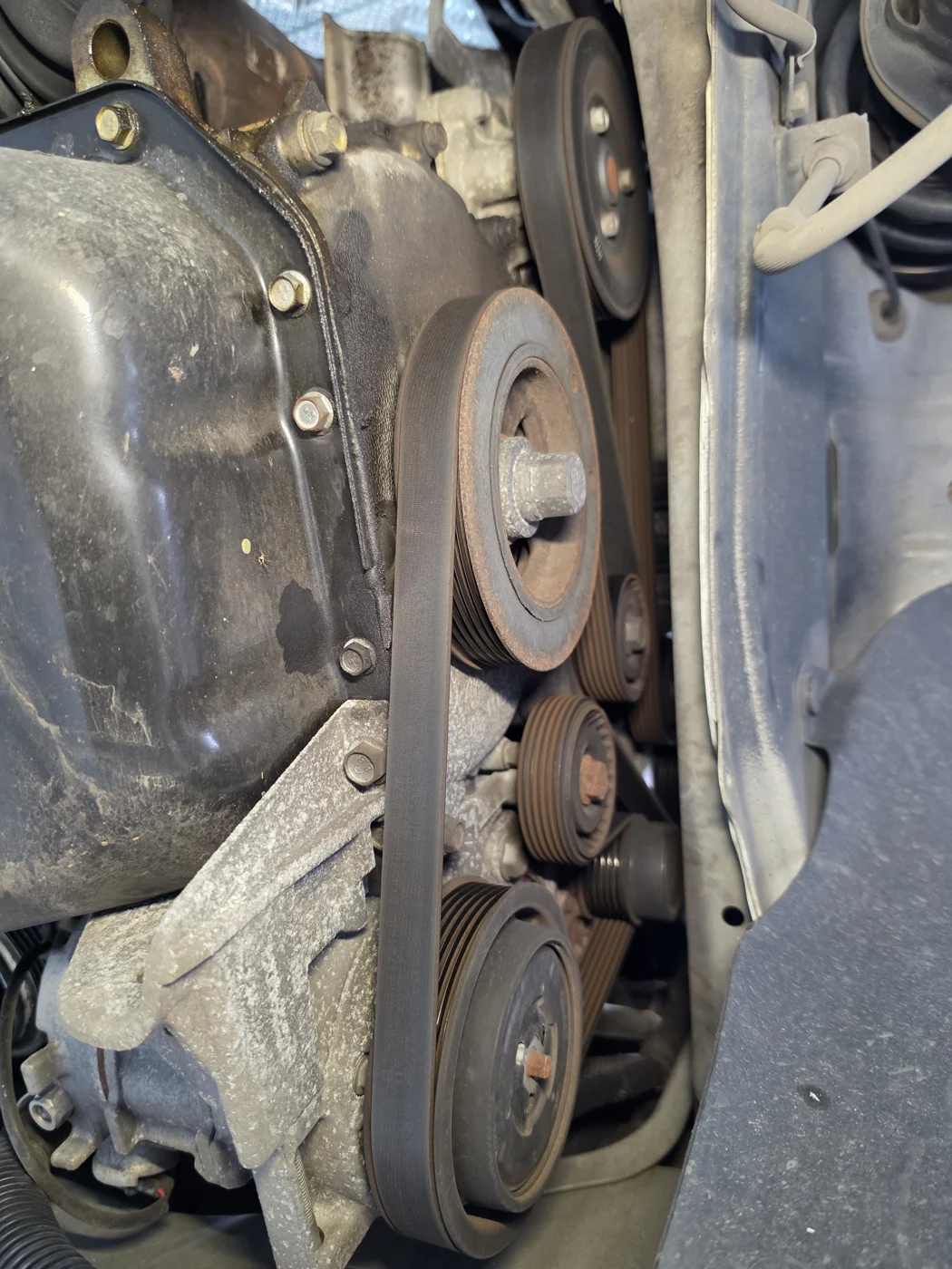 Auxiliary belt and pulley layout