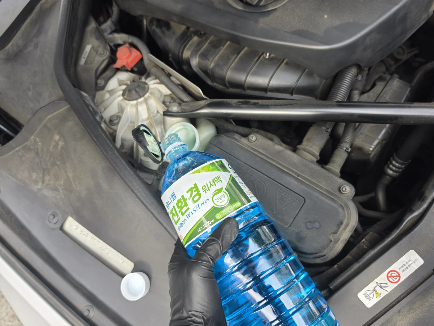 Topping up washer fluid