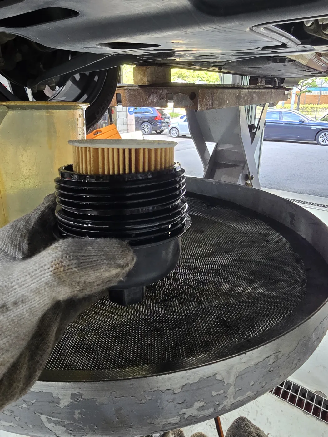 Fitting a new oil filter