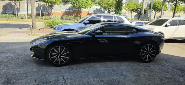 애스턴마틴 DB11 — 쏠림·주행 진동