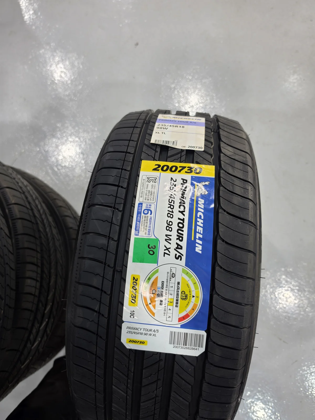 최종 타이어 라벨: MICHELIN PRIMACY TOUR A/S 235/45R18 98W XL.