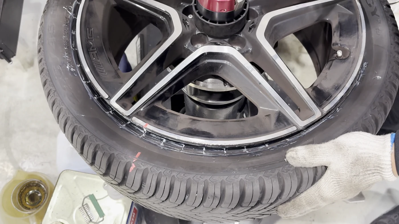 Matching the marked tyre and rim positions.