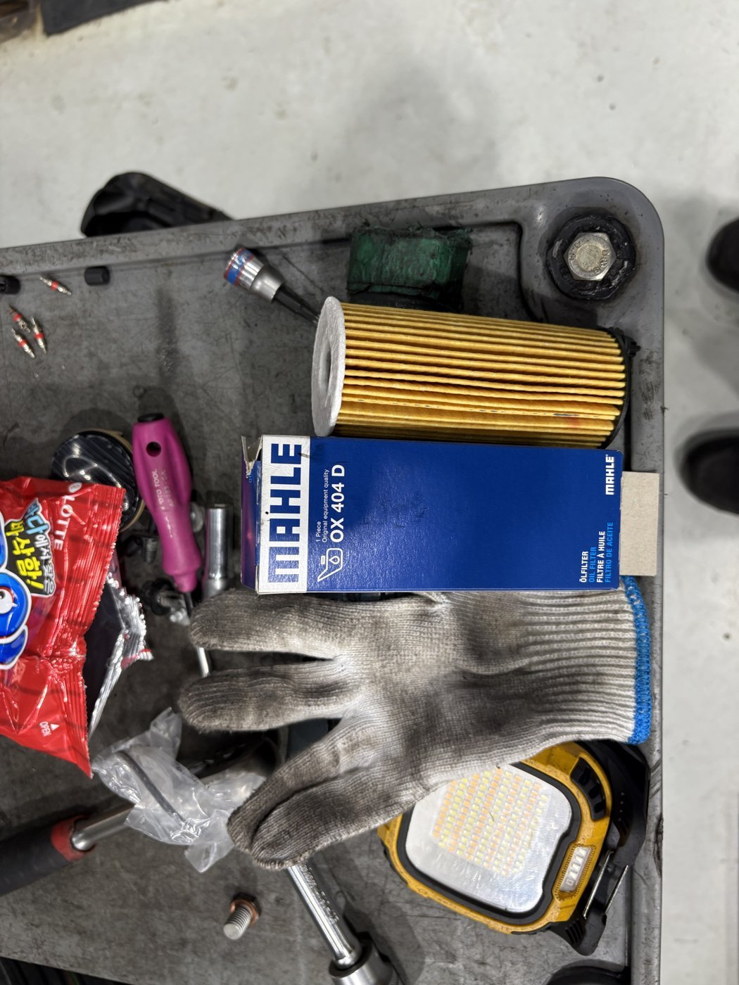 The MAHLE OX 404 D oil filter used for this change.