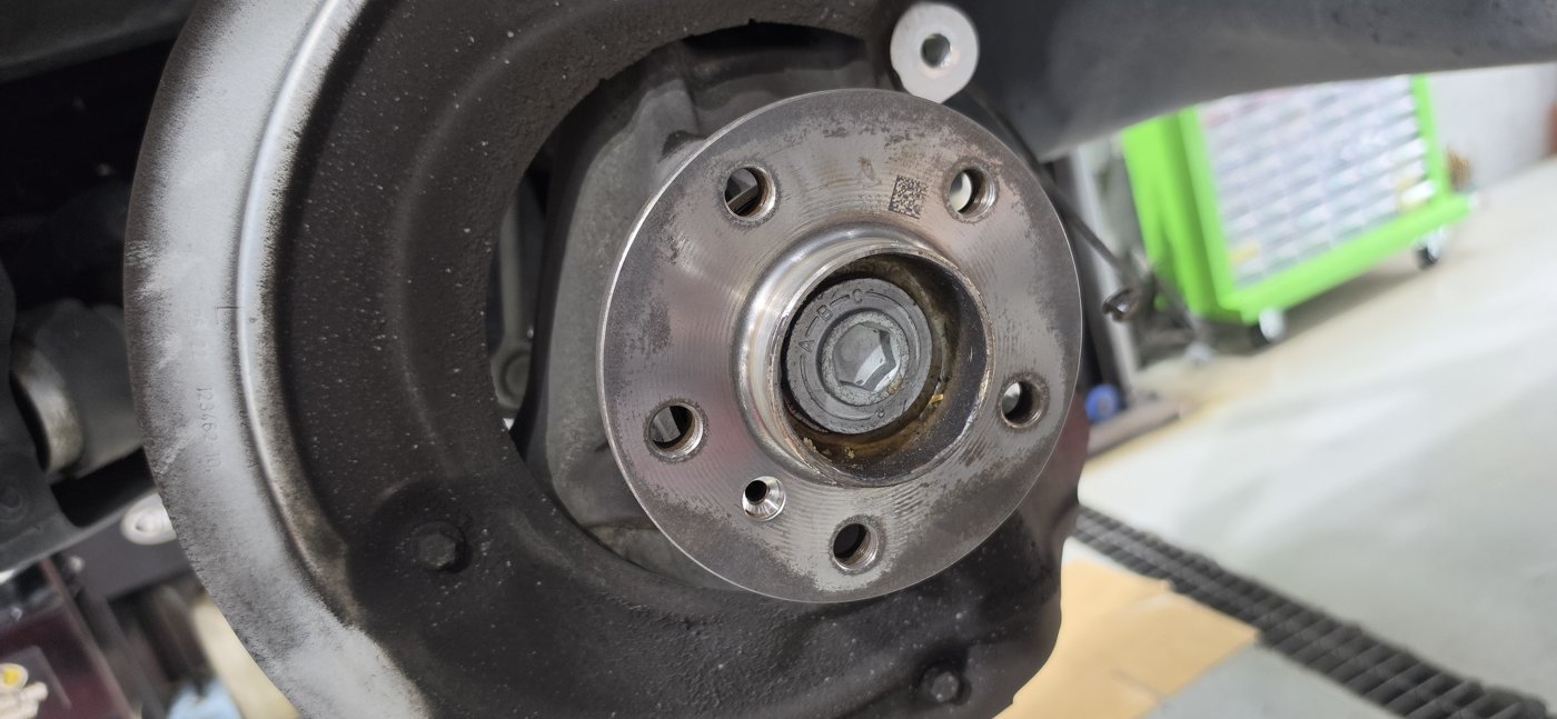Hub mounting face exposed after removing the disc. This is where the new disc seats.