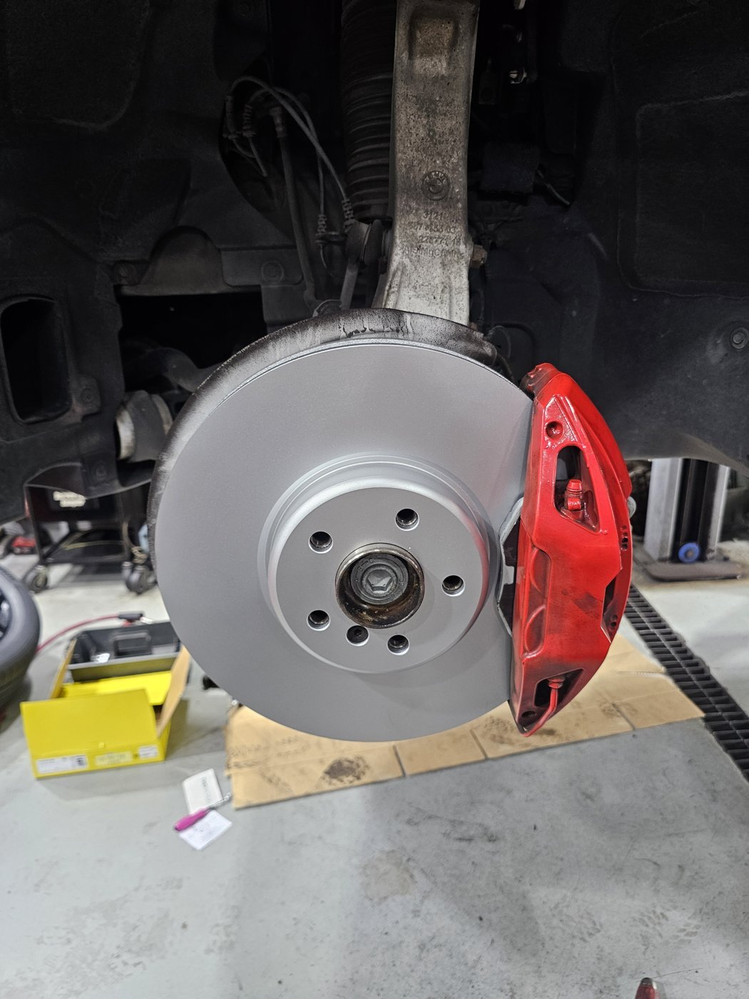 New front disc fitted to the hub.