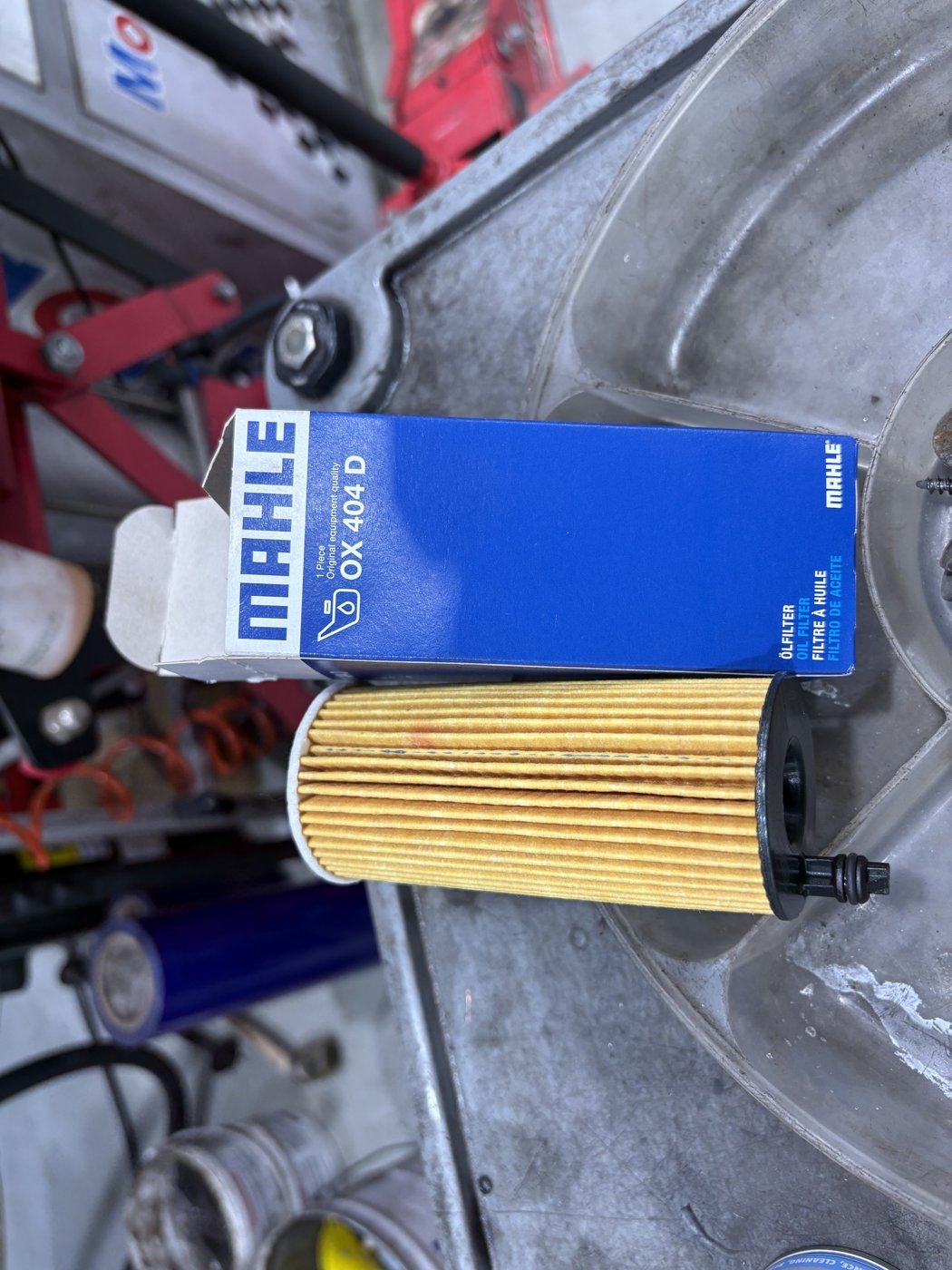 Checking the condition of the oil filter