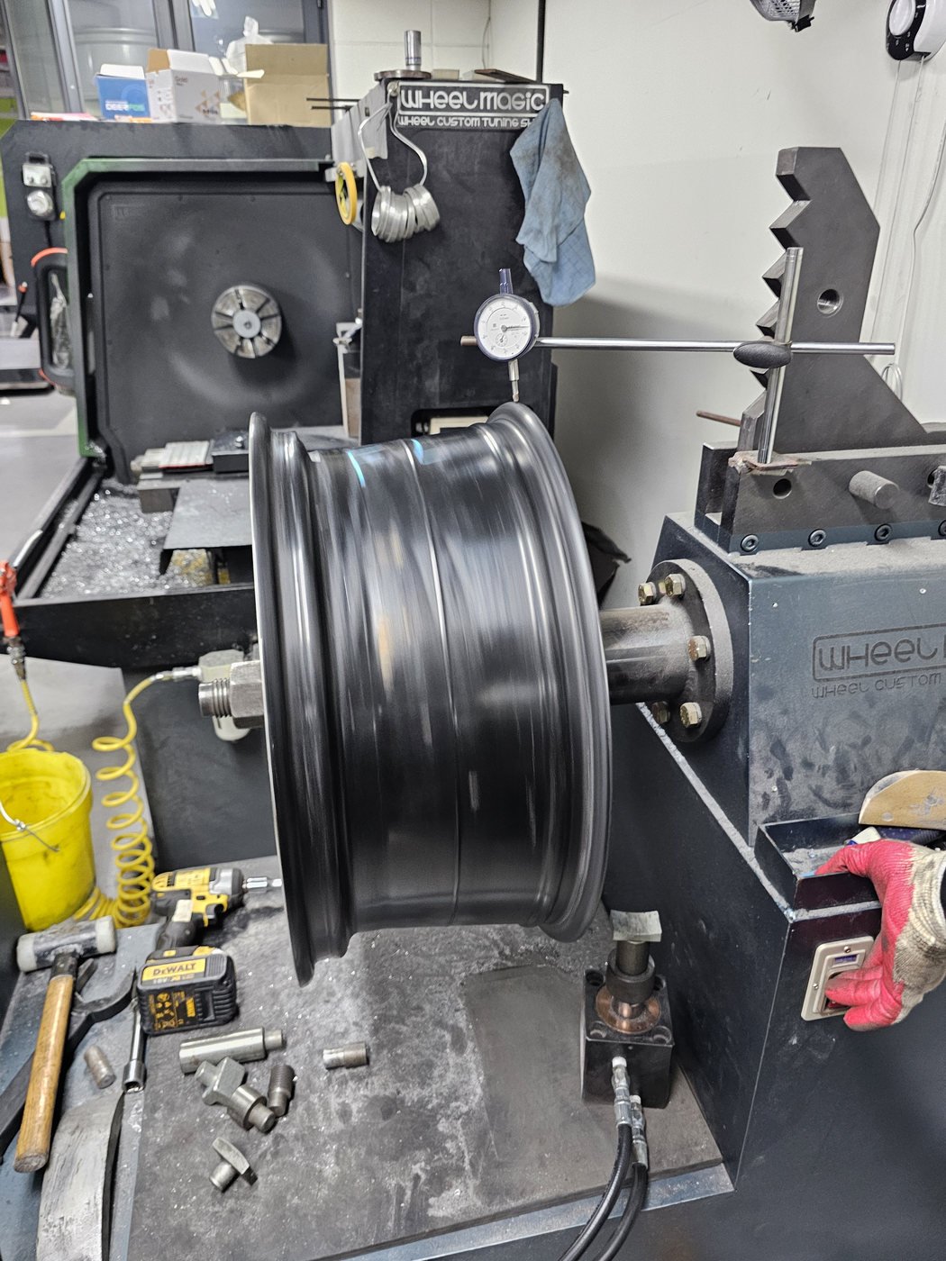 Wheel with the tire removed, mounted on the equipment for bend repair