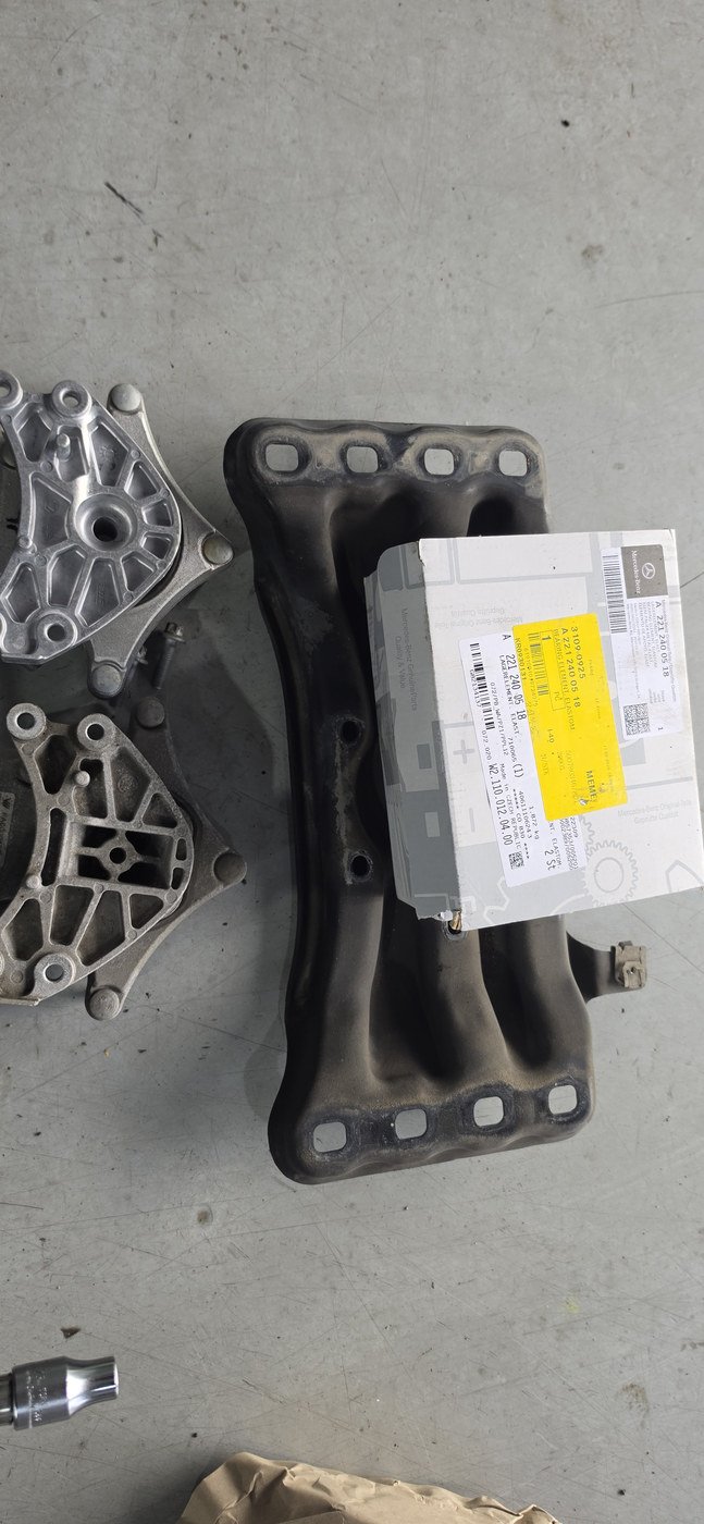 Transmission mount to be replaced