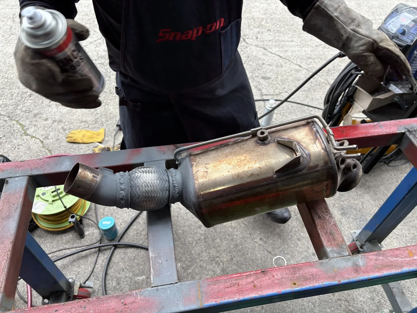Welding the exhaust connection