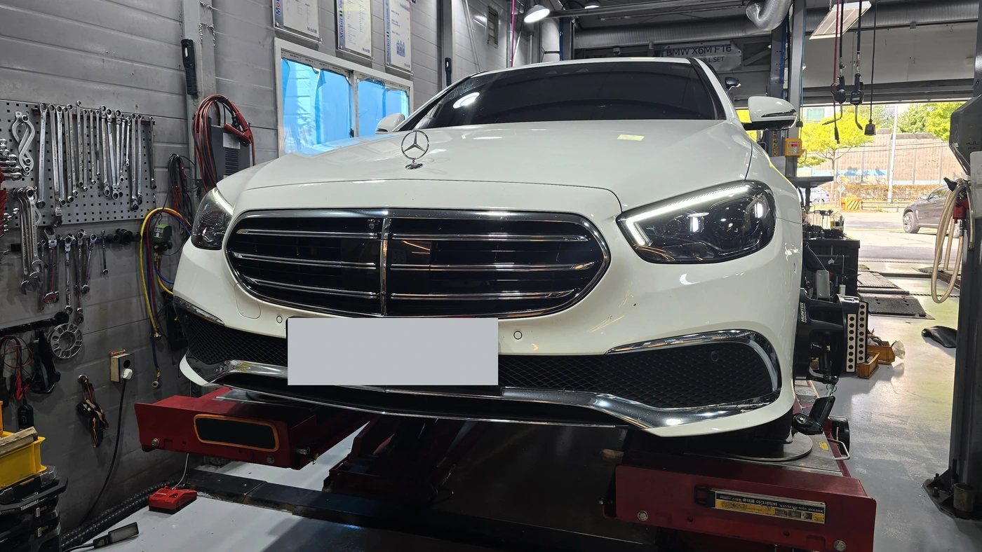 벤츠 E300, 밸런스를 봐도 남던 떨림 — 타이어 교체·휠 굴절 수리