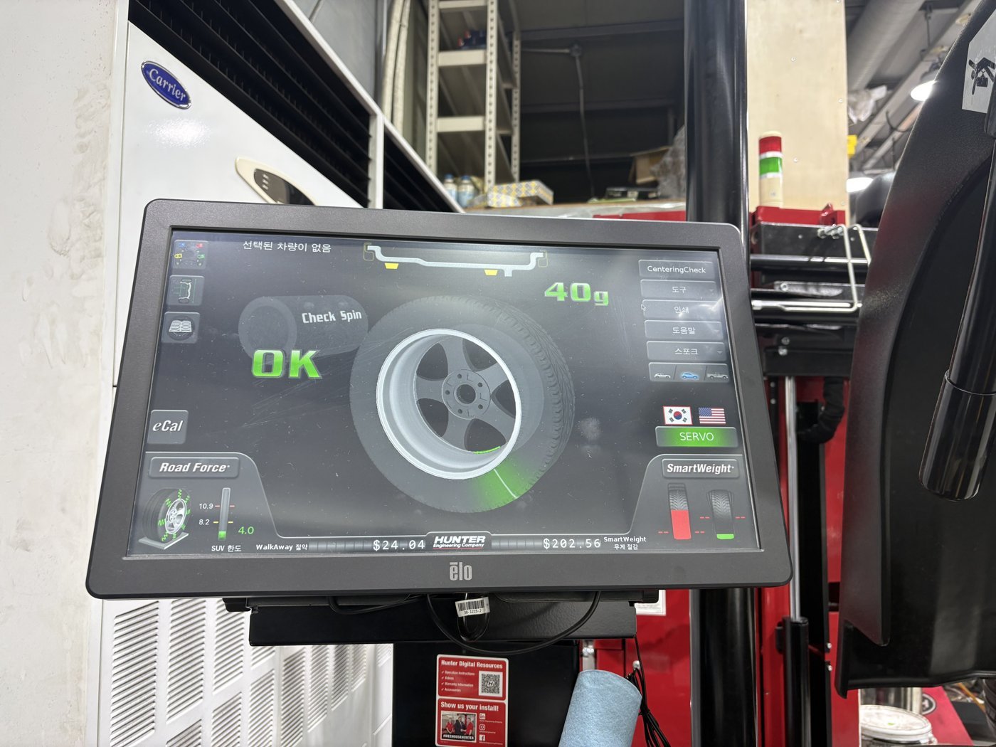 Wheel-and-tire assembly on the machine for balance and Road Force measurement