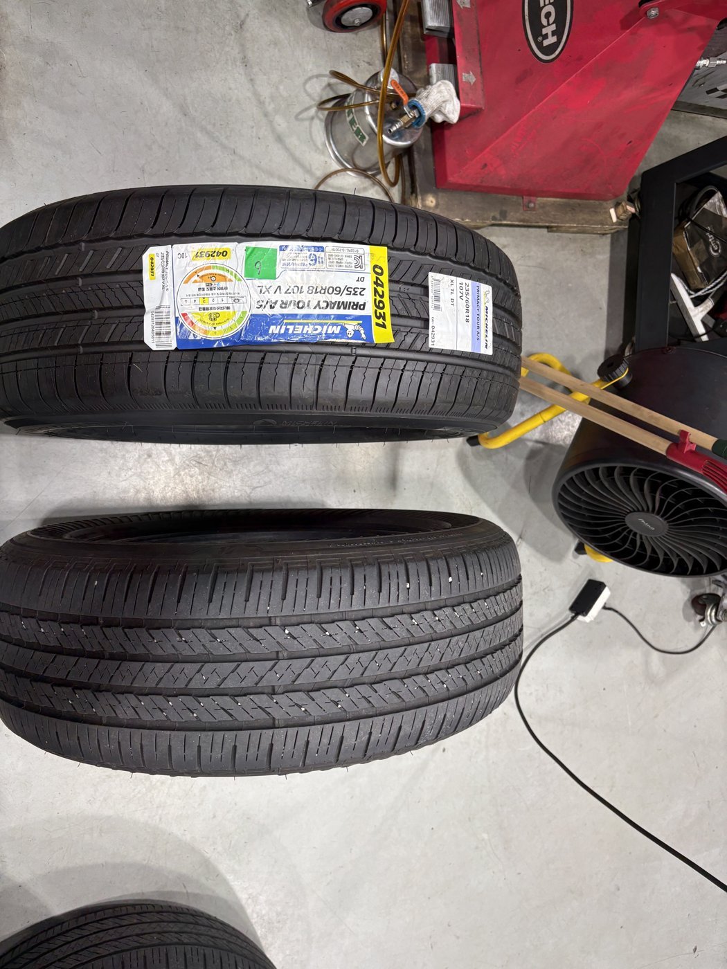 Michelin PRIMACY TOUR A/S 235/60R18 107V XL, prepared for the owner