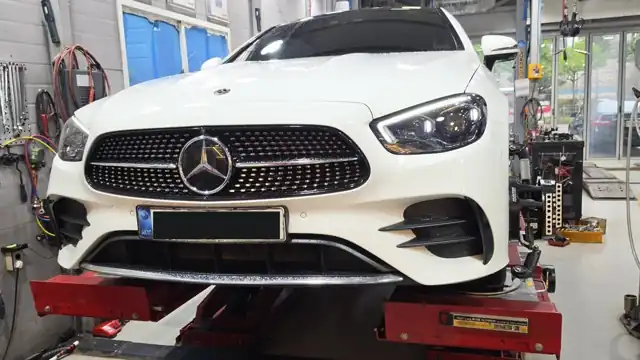 벤츠 E450 쿠페, 타이어 파손 뒤 찾은 휠 크랙과 굴절