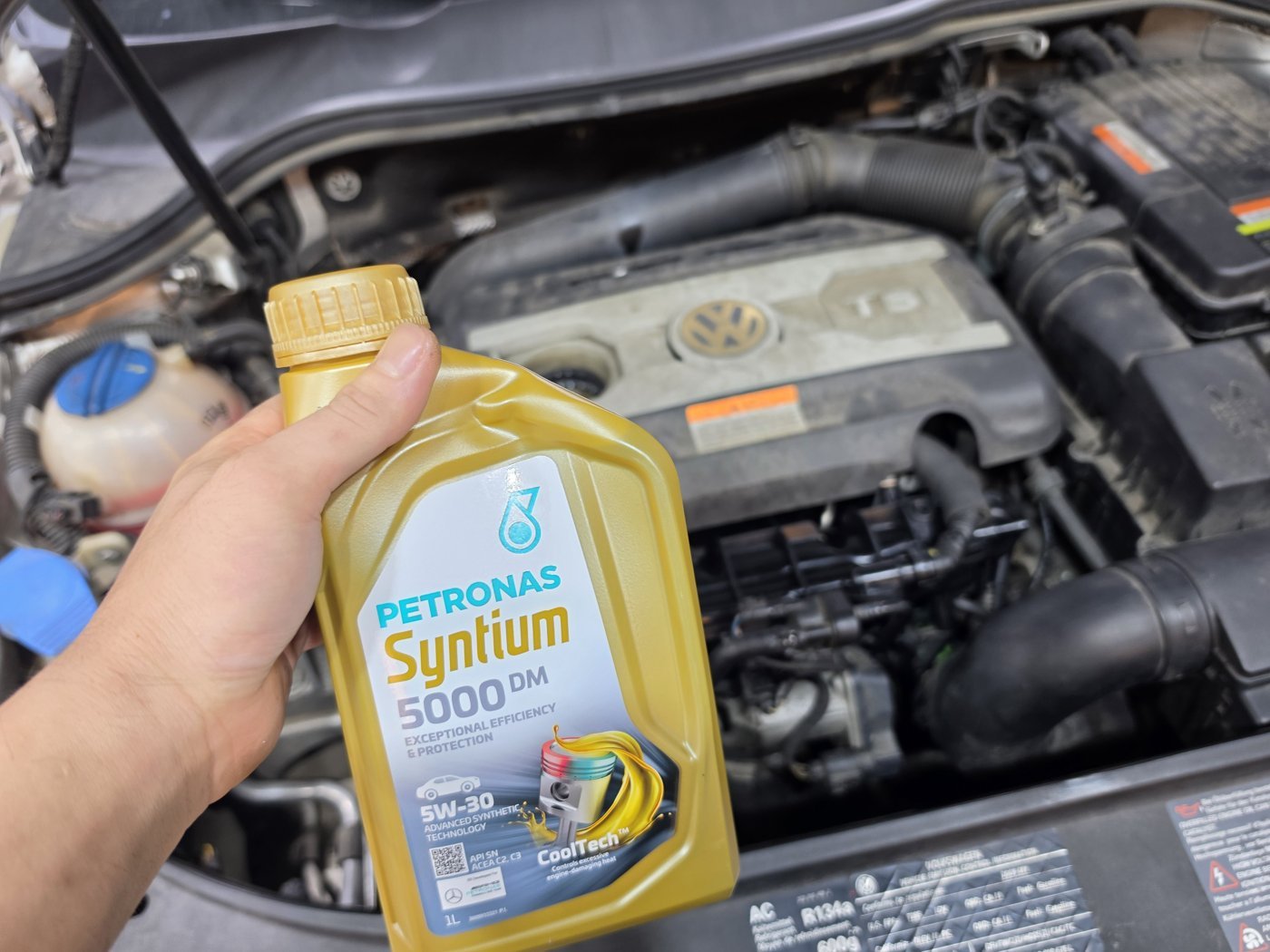 PETRONAS Syntium 5000 DM 5W-30 used for the oil change