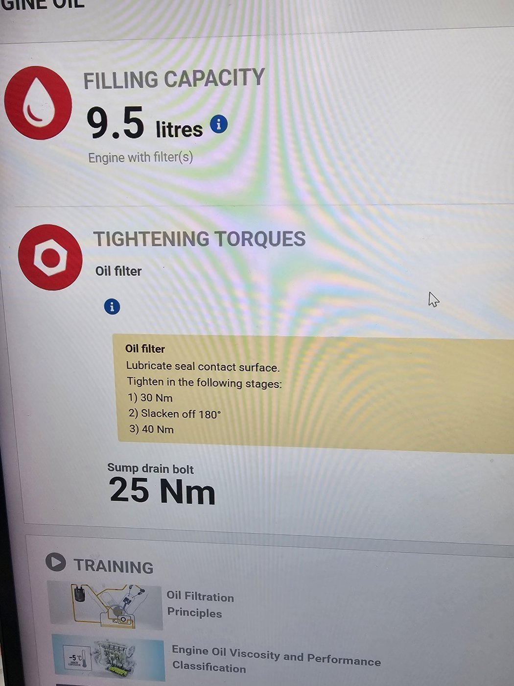 Service information showing the 9.5L reference capacity including filter, and the filter and drain plug tightening specs