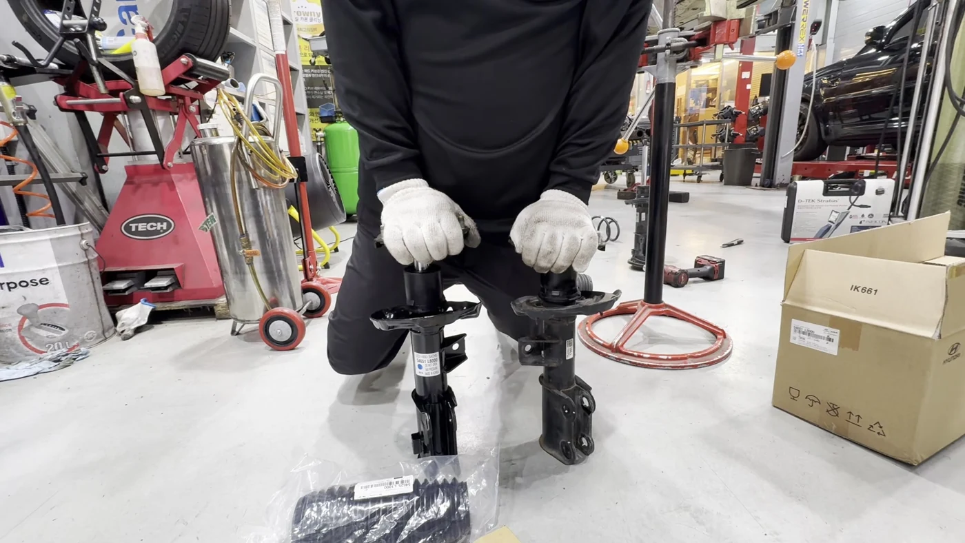 Comparing movement of the old and new struts.