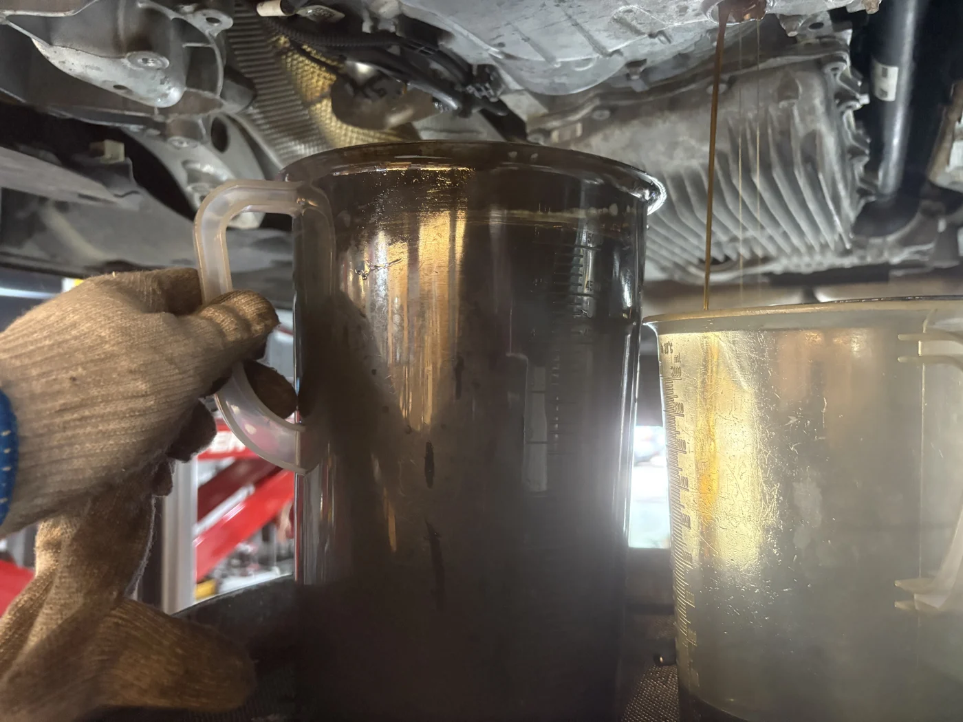 Record of the drained oil condition during the 2025 transmission oil service