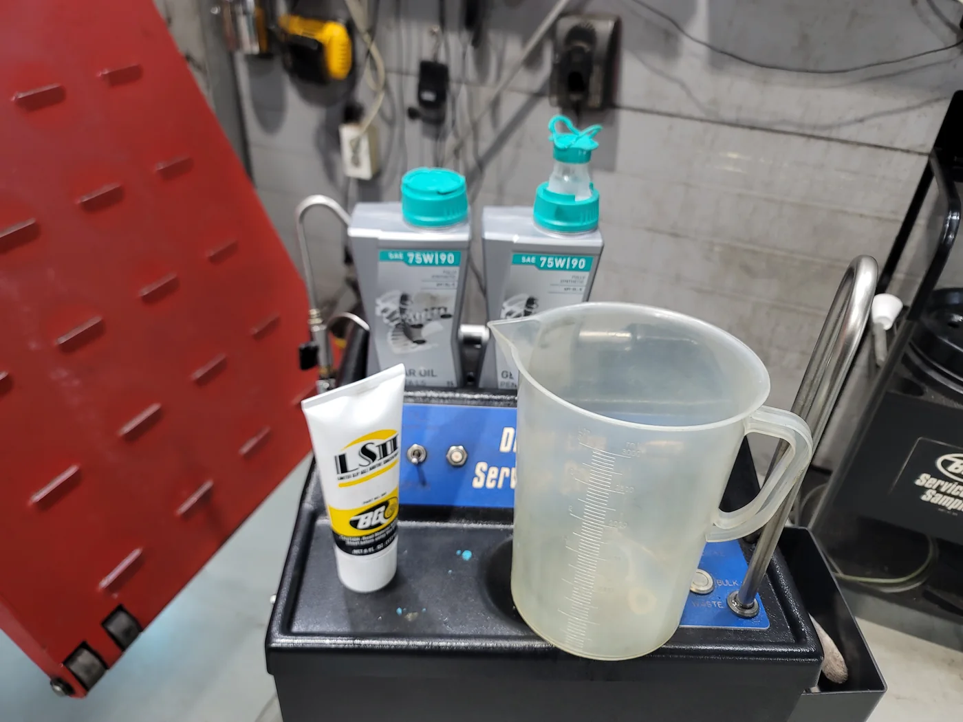 75W90 gear oil and BG LSII used for the rear differential
