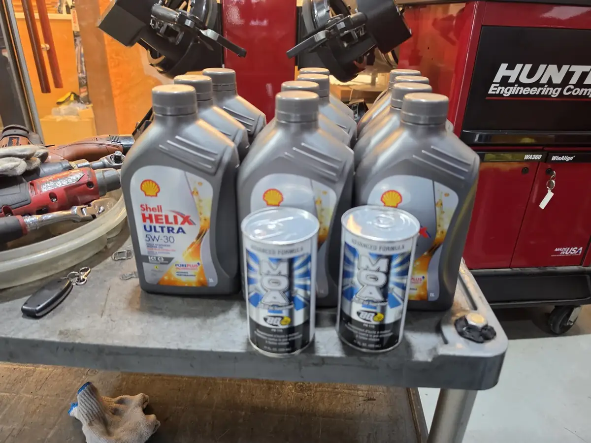 Shell Helix Ultra ECT C3 5W-30과 BG MOA