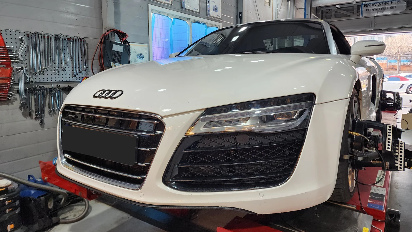 The R8 Spyder during its March 2025 chassis and brake work