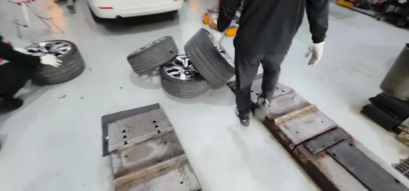 Later brake service · Tyre replacement work