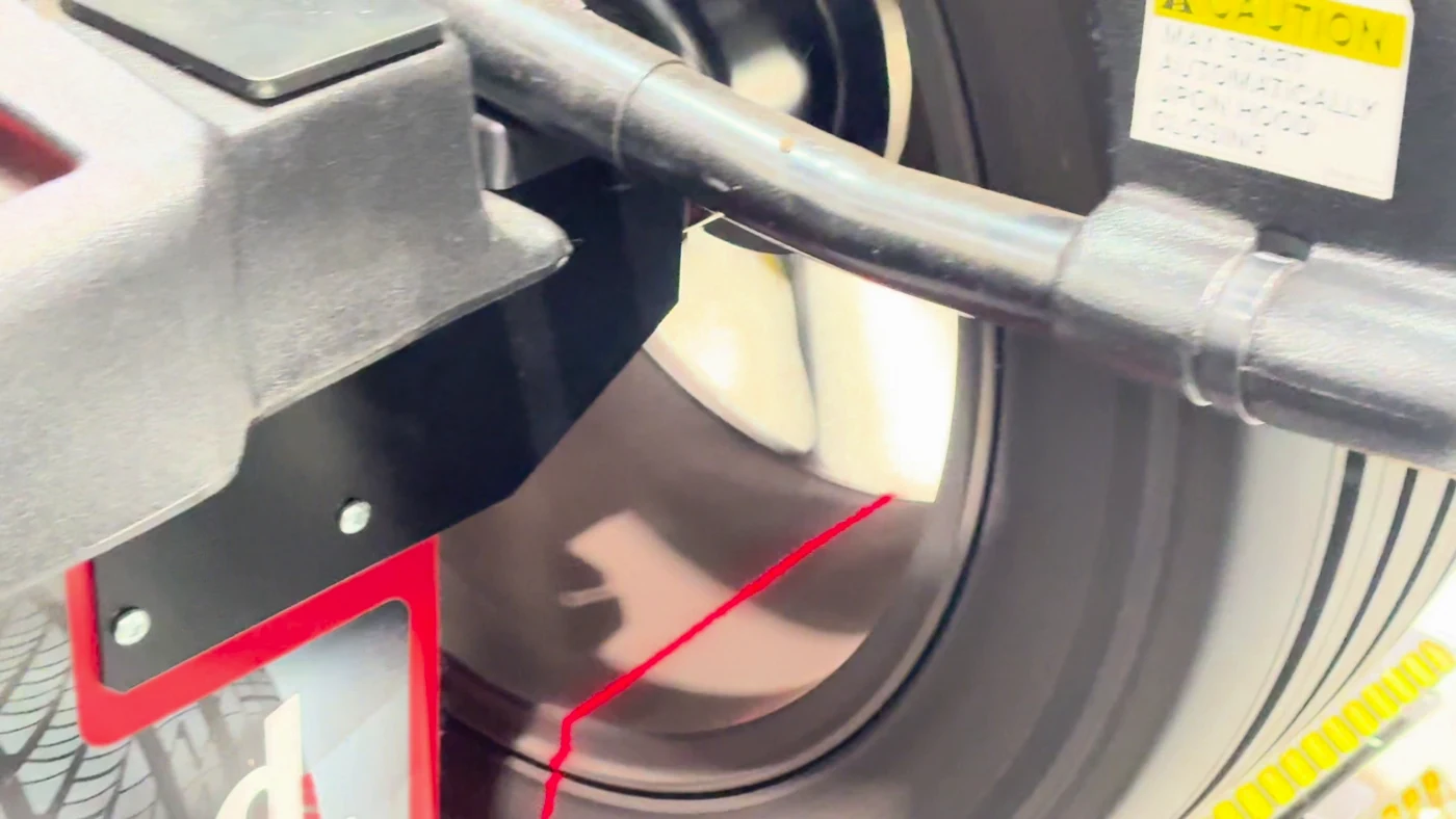 Roller contacting the tyre during a loaded measurement