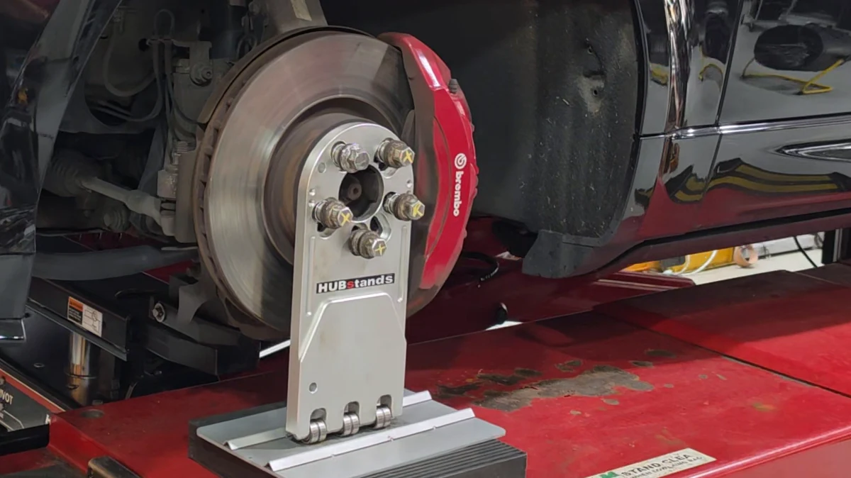 Actual hub-support setup with the wheel removed