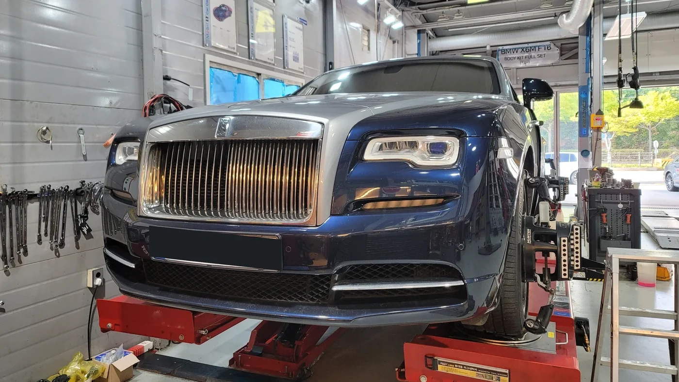 Rolls-Royce Wraith on the alignment bay