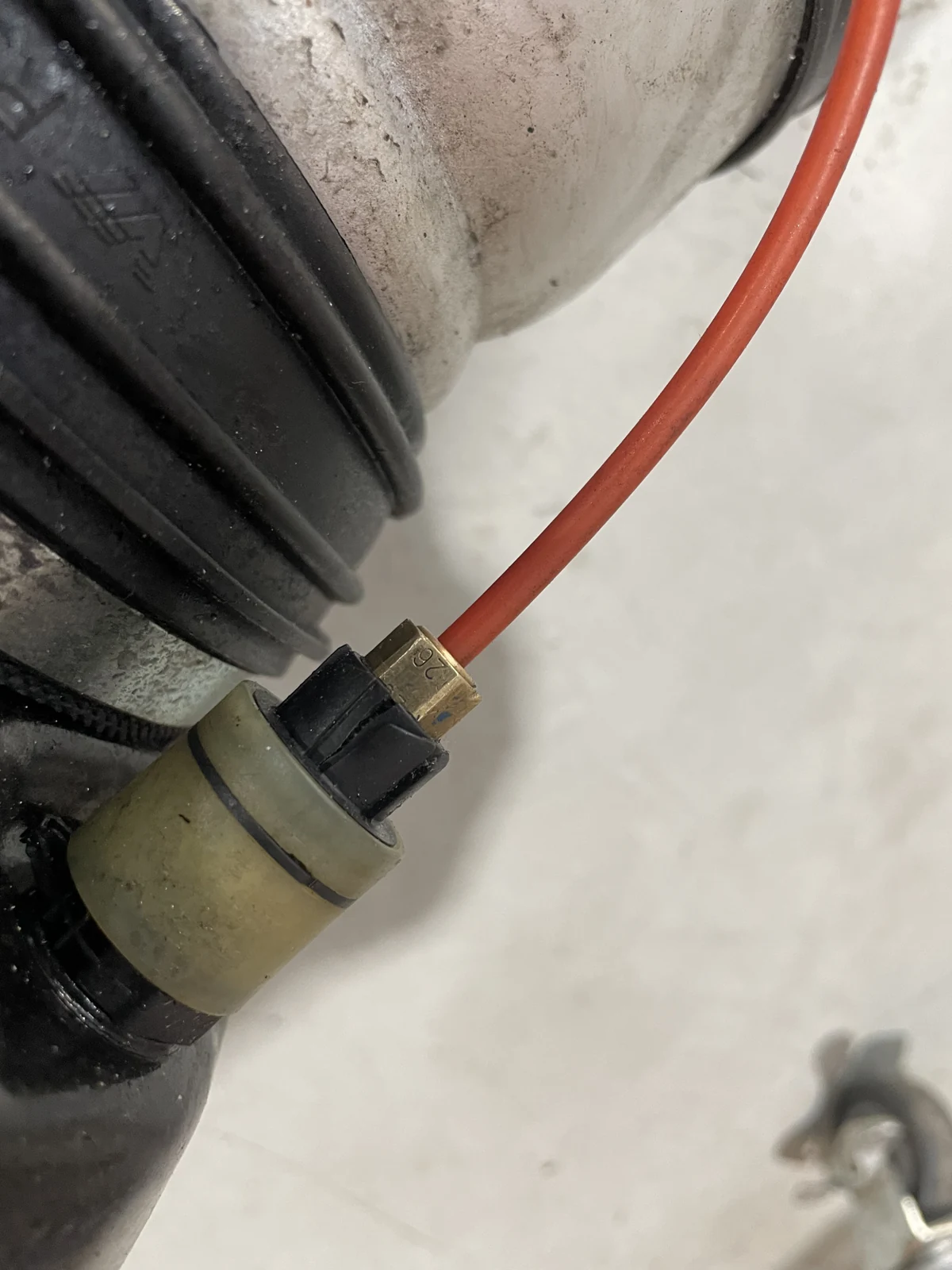 Air strut connection inspection