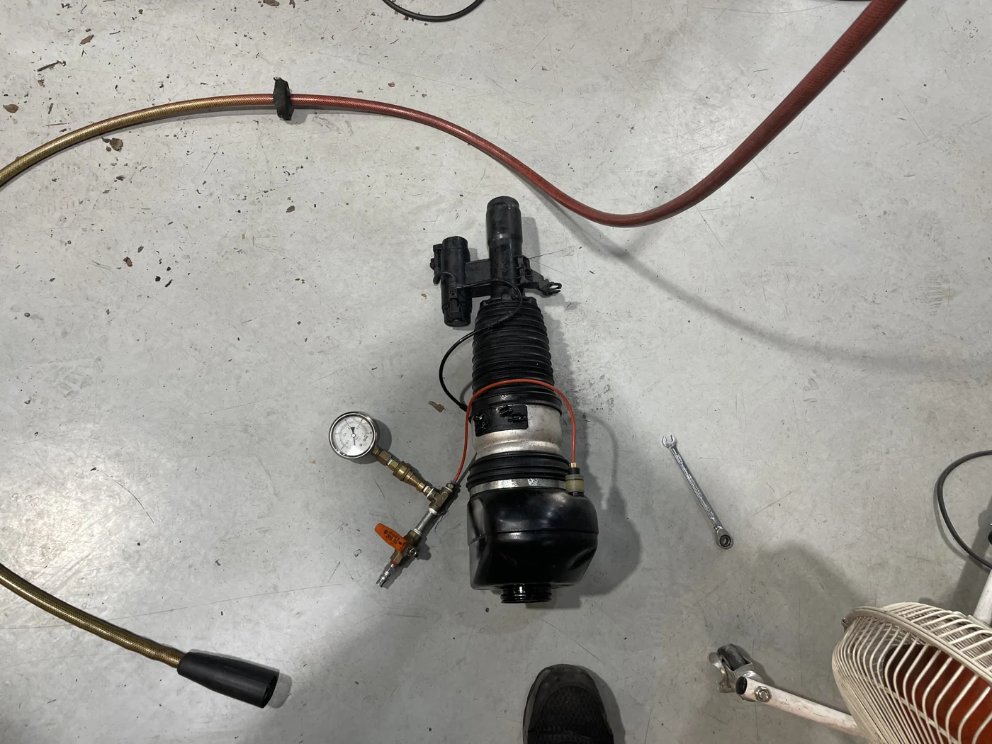 Pressure check of the removed strut