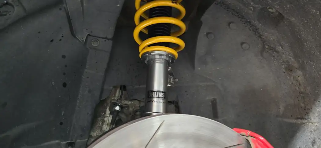 Height-adjustable suspension installed
